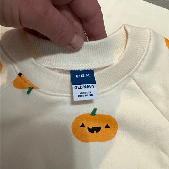NWT 6-12 month Old Navy Cream Baby Onesie with Pumpkin Print set of 2 - Picture 3 of 7